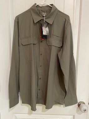Men’s size large utility long sleeve shirt in olive green NWT